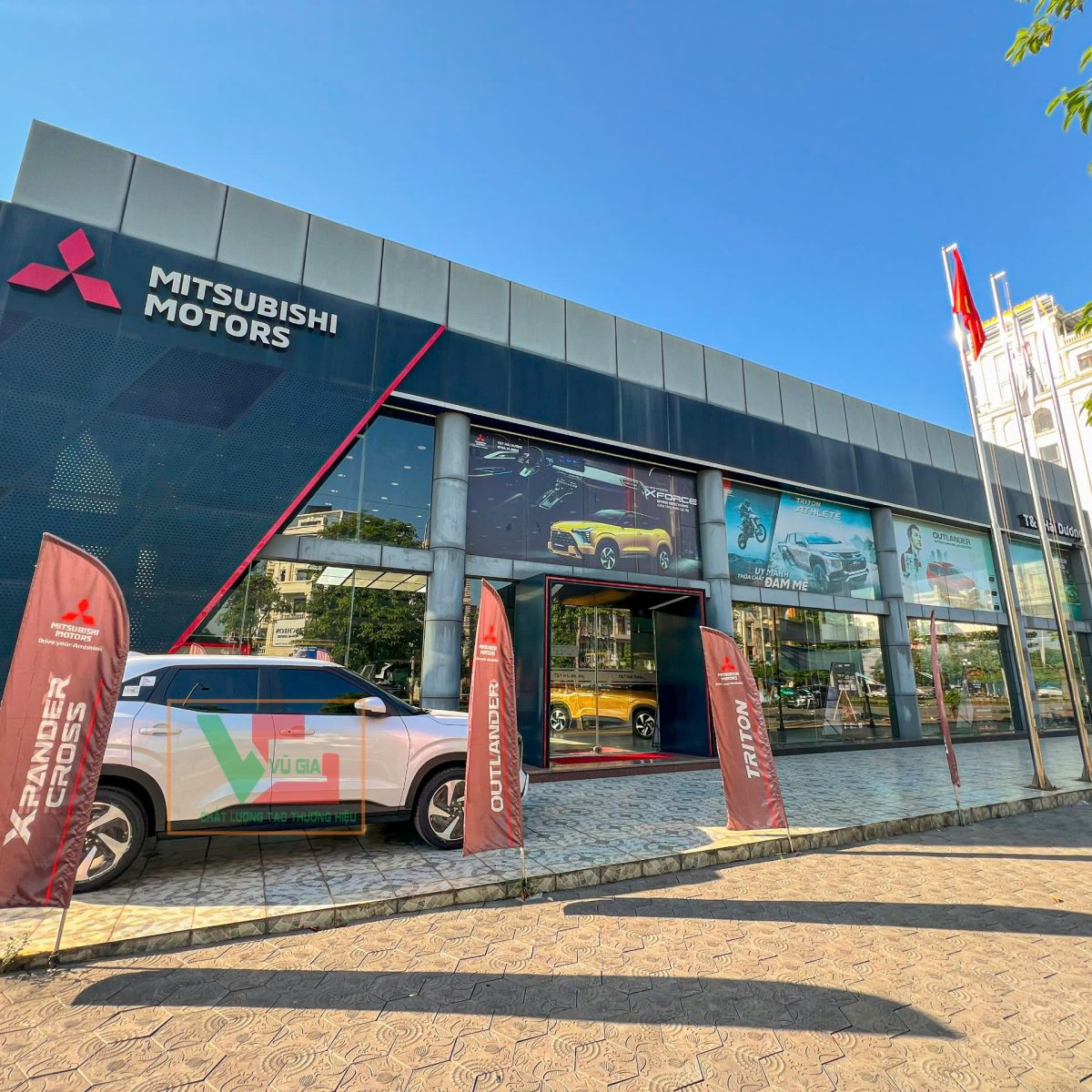 showroom ô tô mitsubishi
